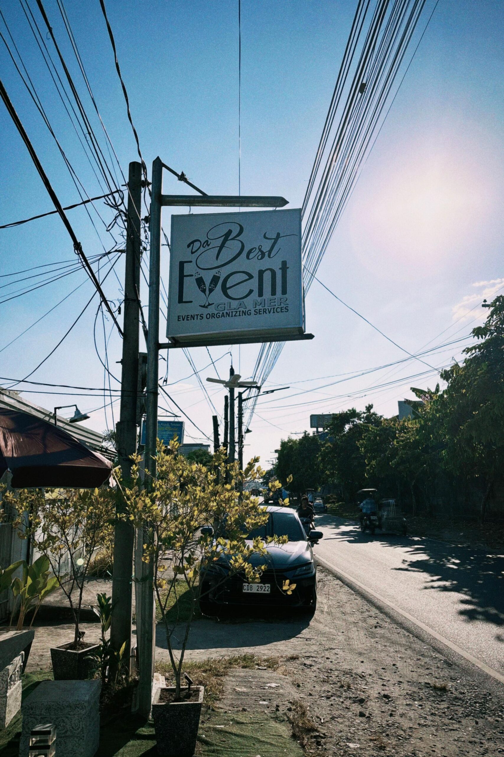 Dabestevent Glamer Flowers and Cafe roadside sign in Magalang Pampanga